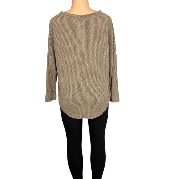 3/$30 🍂 Urban Outfitters Grey Textured Holland Henley Top - Picture 5 of 11